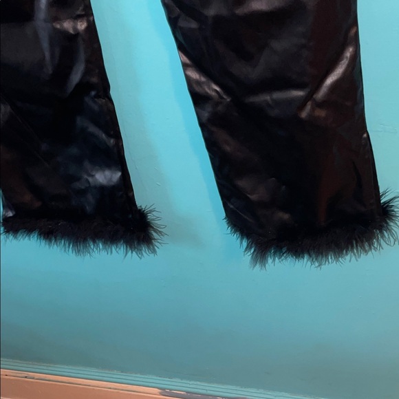 Elegant Black Leather pants with trim fur in the leg - Picture 10 of 14